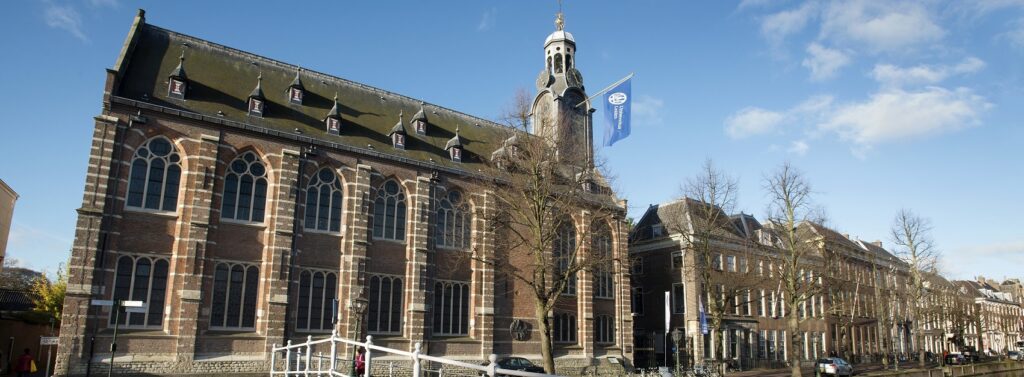 Foto van academiegebouw Universiteit Leiden