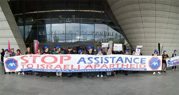 Picket bij aandeelhoudersvergadering van AXA waarbij activisten terugtrekking uit Israël eisen